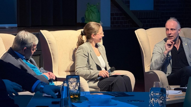 Podiumsteilnehmer Tobias Weißbecker, Julia Henke, Thomas Hering